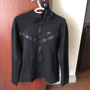 Black Nike tech fleece hoodie